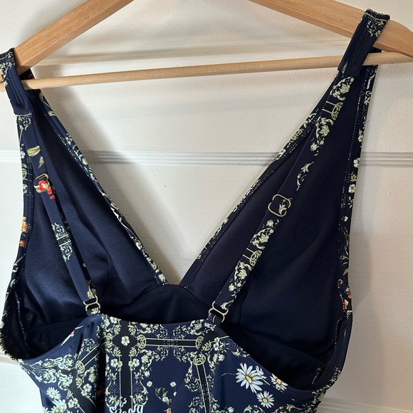 Agua Bendita X Target Dainty Floral Tile Print Cheeky One Piece Swimsuit - Picture 9 of 16